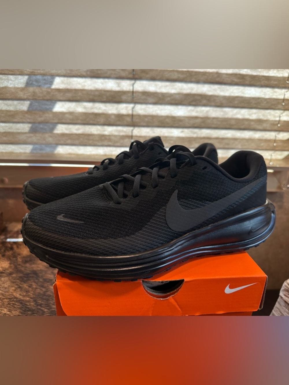 Nike Black Women's Lightweight Athletic Sneakers